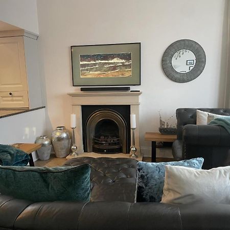 Stunning 2-Bed-2Bath Apt In Whitby With Parking Apartment ภายนอก รูปภาพ