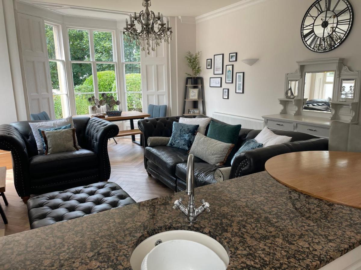 Stunning 2-Bed-2Bath Apt In Whitby With Parking Apartment ภายนอก รูปภาพ