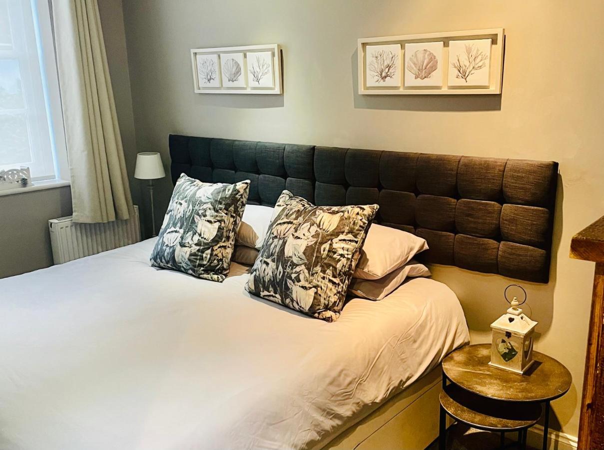 Stunning 2-Bed-2Bath Apt In Whitby With Parking Apartment ภายนอก รูปภาพ