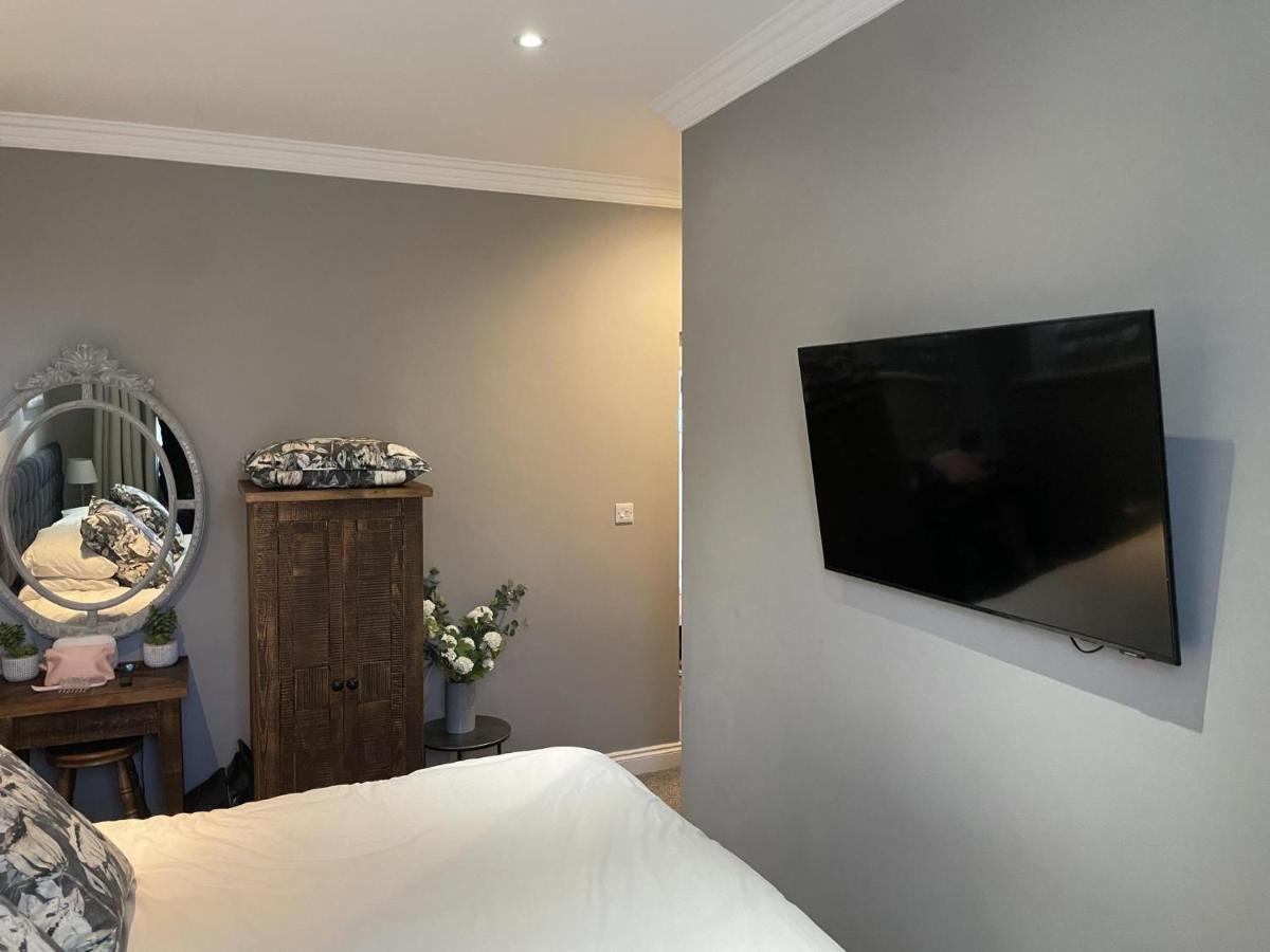 Stunning 2-Bed-2Bath Apt In Whitby With Parking Apartment ภายนอก รูปภาพ