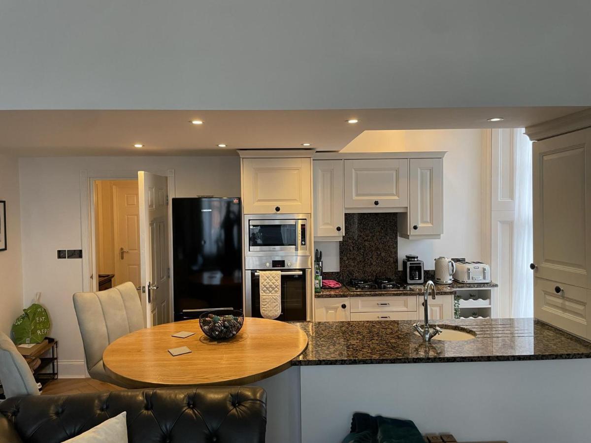 Stunning 2-Bed-2Bath Apt In Whitby With Parking Apartment ภายนอก รูปภาพ