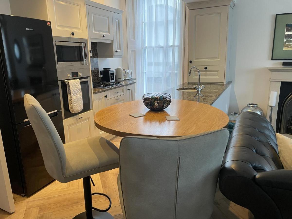 Stunning 2-Bed-2Bath Apt In Whitby With Parking Apartment ภายนอก รูปภาพ